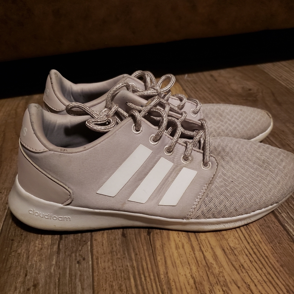 Athletic shoes